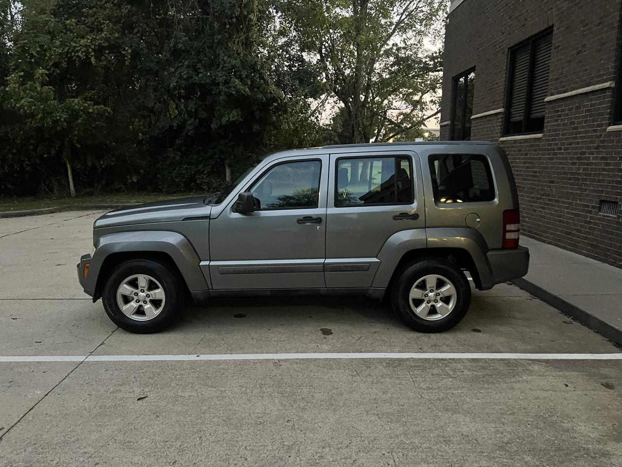 Jeep Liberty Sport 2WD 2012