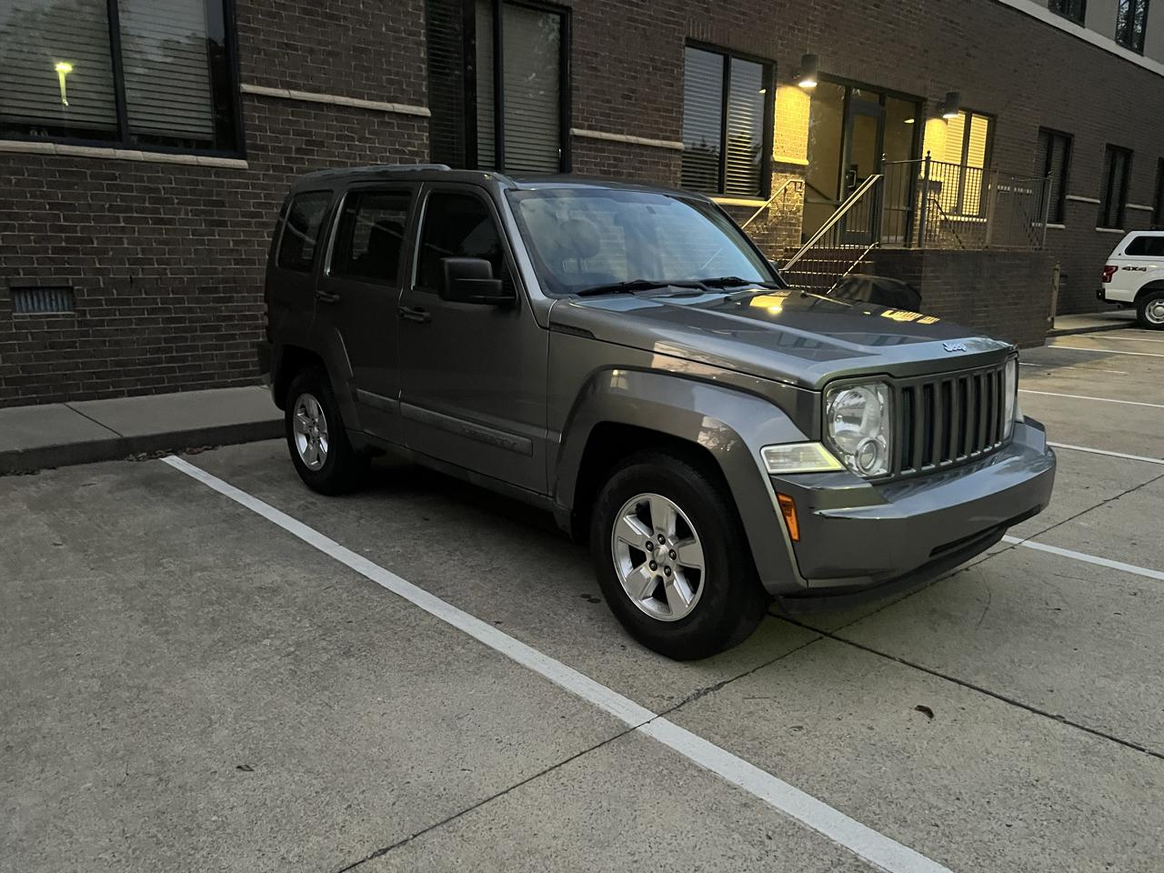 Jeep Liberty Sport 2WD 2012