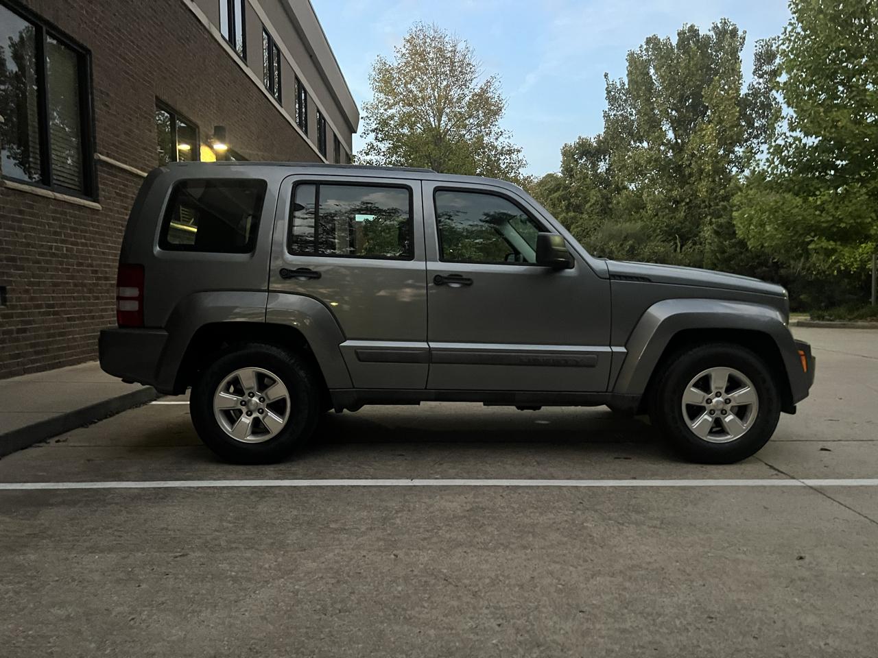 Jeep Liberty Sport 2WD 2012