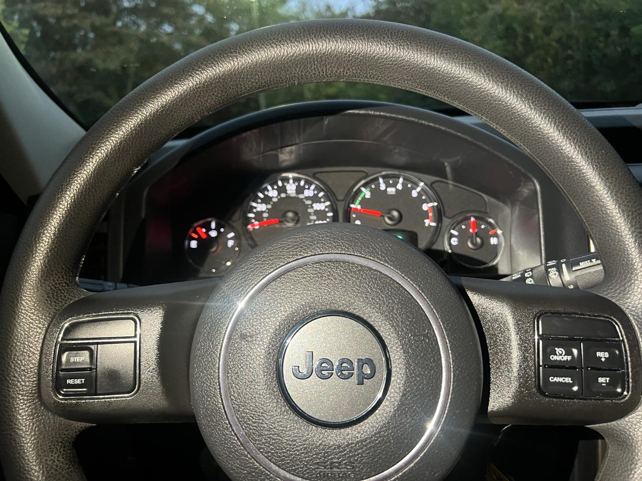 Jeep Liberty Sport 2WD 2012