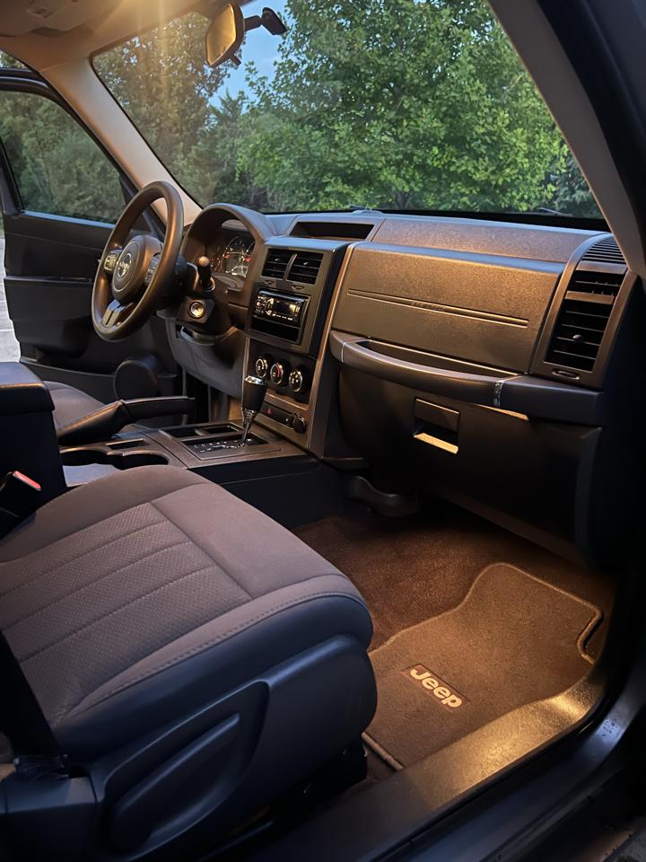 Jeep Liberty Sport 2WD 2012