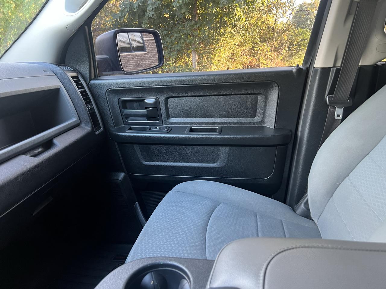 RAM 1500 Tradesman Quad Cab 4WD 2018