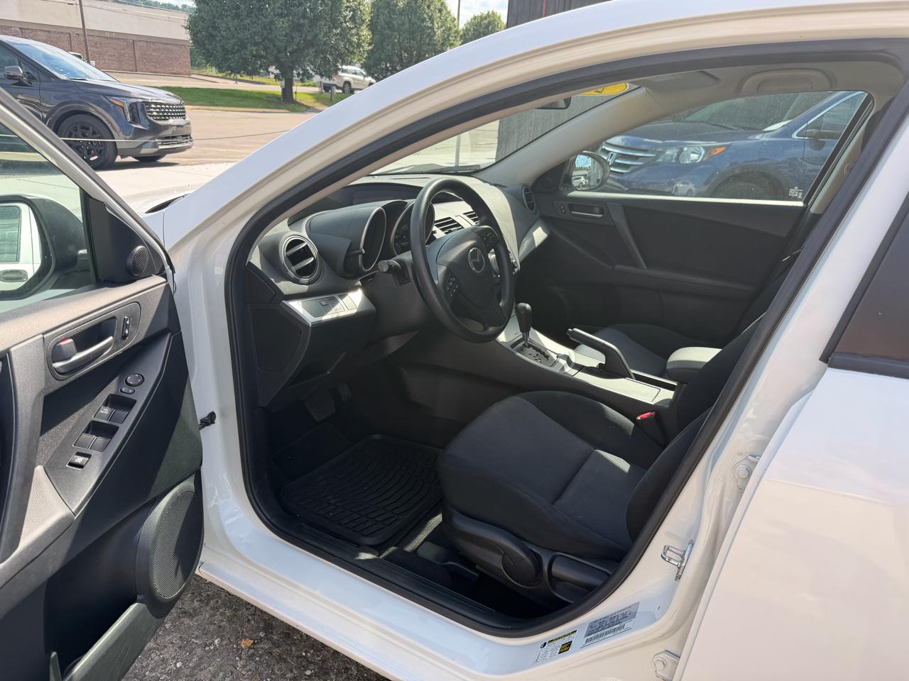 Mazda MAZDA3 i Touring 4-door 2010