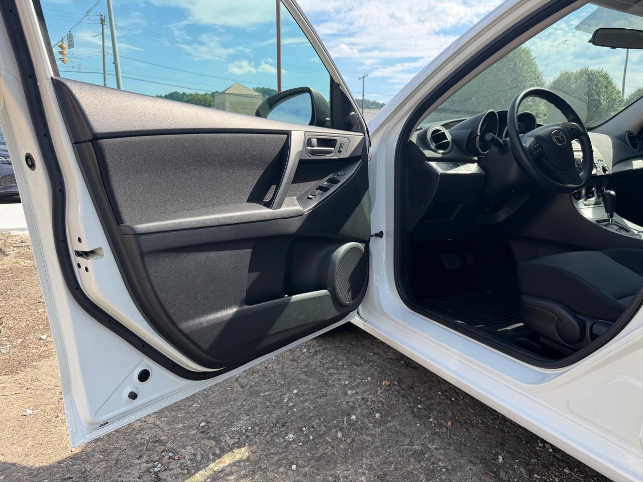 Mazda MAZDA3 i Touring 4-door 2010