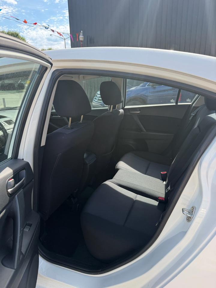 Mazda MAZDA3 i Touring 4-door 2010
