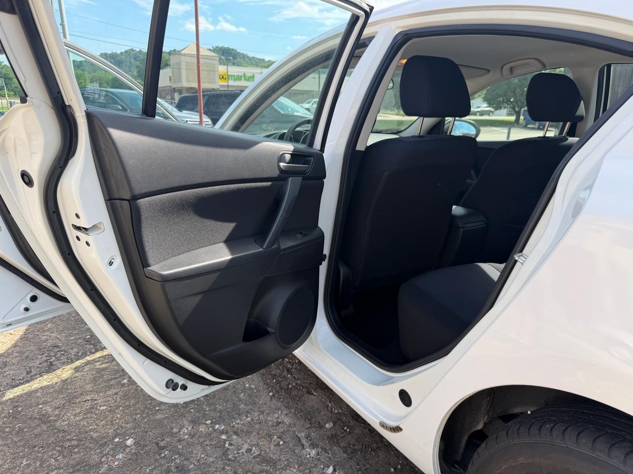 Mazda MAZDA3 i Touring 4-door 2010