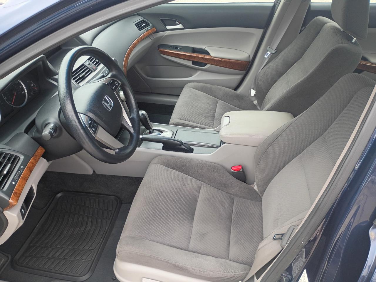 Honda Accord EX Sedan AT 2011