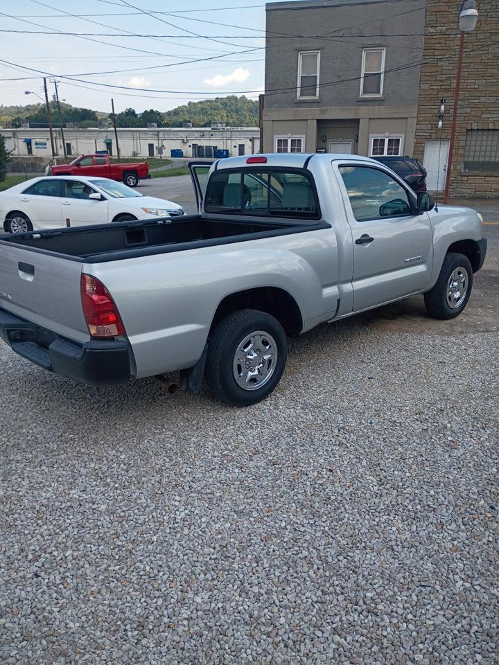 Toyota Tacoma Regular Cab 2WD 2006