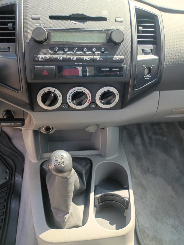 Toyota Tacoma Regular Cab 2WD 2006