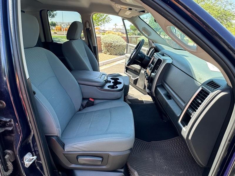 RAM 1500 SLT Quad Cab 4WD 2017