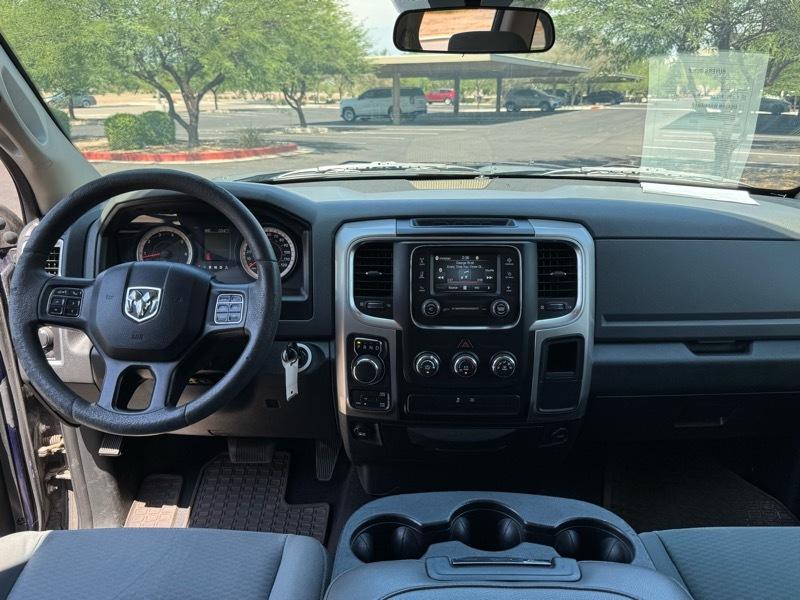 RAM 1500 SLT Quad Cab 4WD 2017
