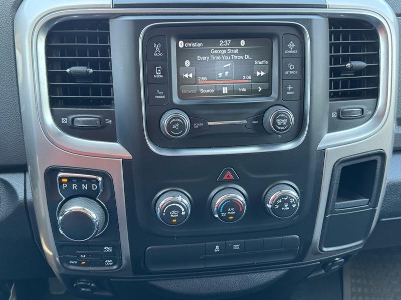 RAM 1500 SLT Quad Cab 4WD 2017
