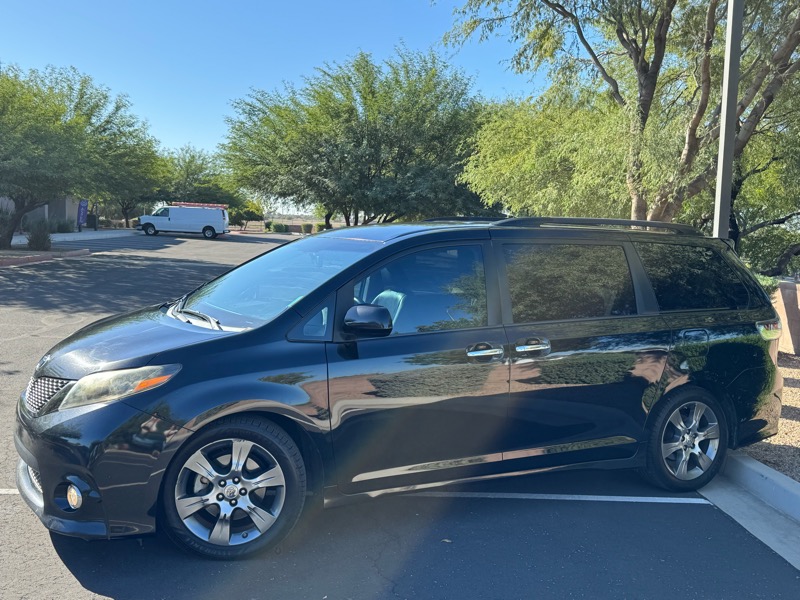 2015 Toyota Sienna SE FWD 8-Passenger V6