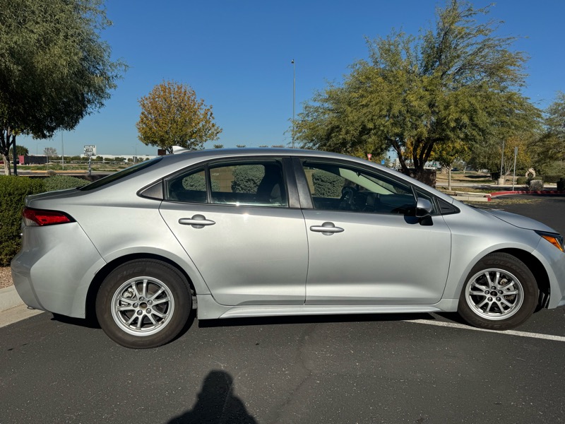 Toyota Corolla LE Hybrid 2022