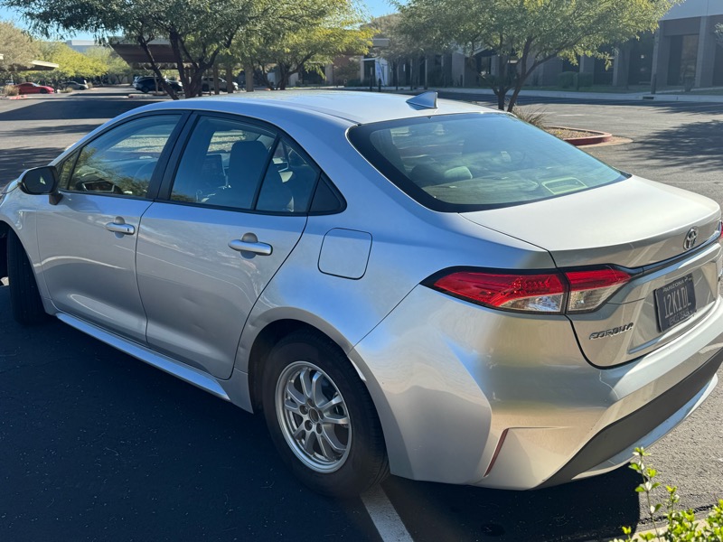 Toyota Corolla LE Hybrid 2022