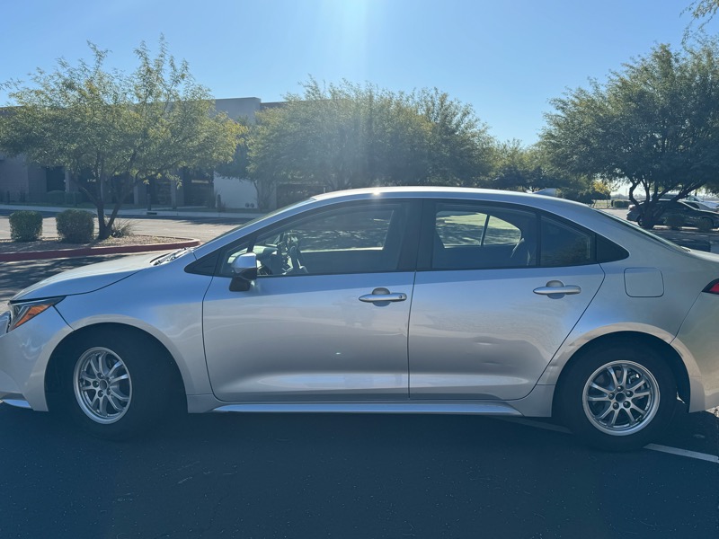 Toyota Corolla LE Hybrid 2022