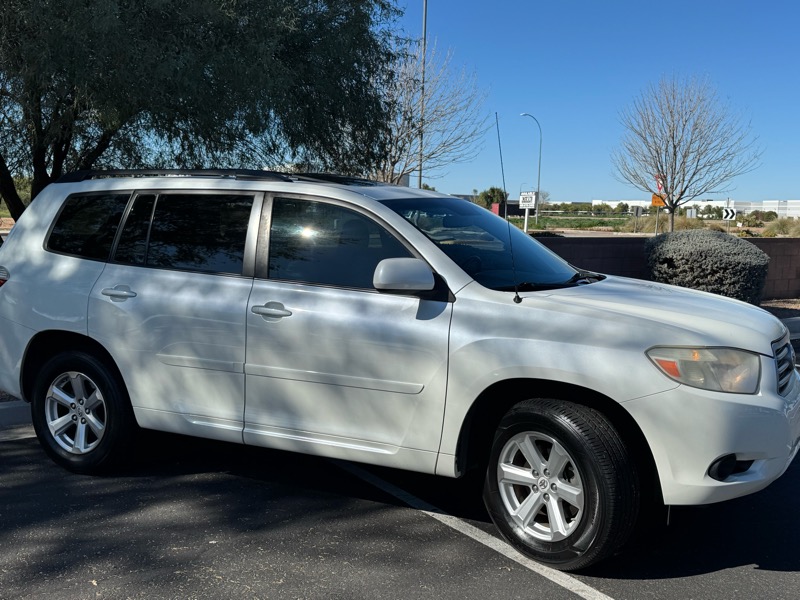 Toyota Highlander Base 2WD V6 2010