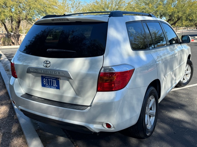 Toyota Highlander Base 2WD V6 2010