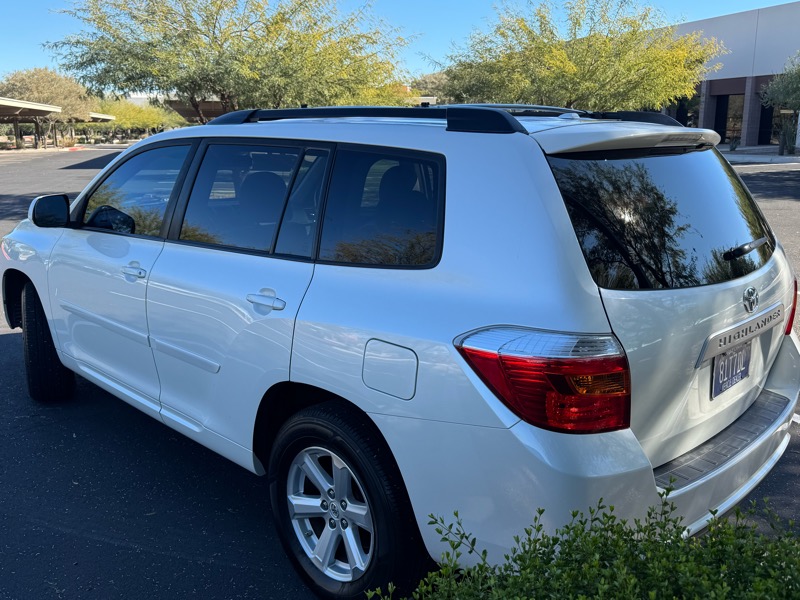 Toyota Highlander Base 2WD V6 2010