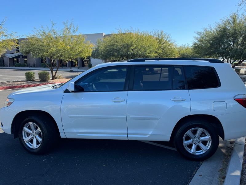 Toyota Highlander Base 2WD V6 2010