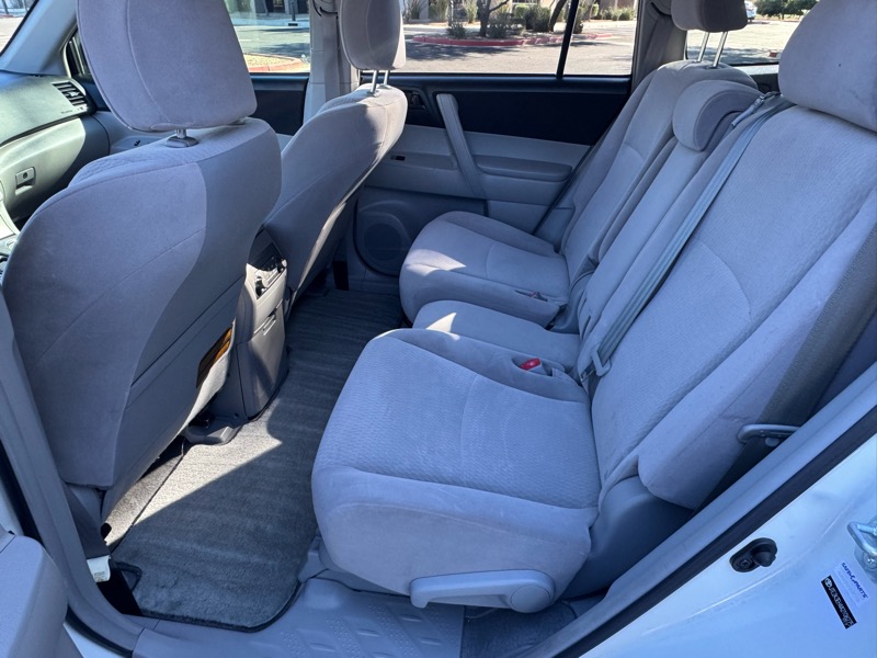 Toyota Highlander Base 2WD V6 2010