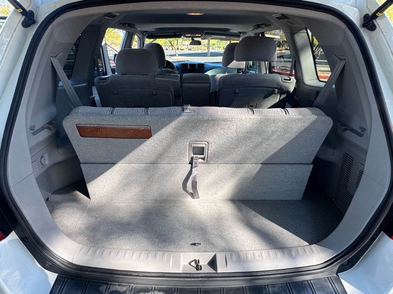 Toyota Highlander Base 2WD V6 2010