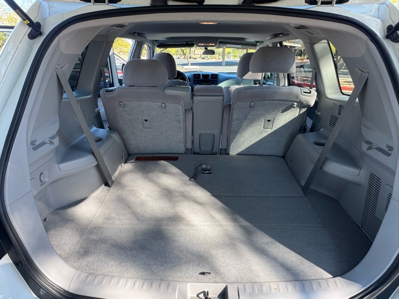 Toyota Highlander Base 2WD V6 2010