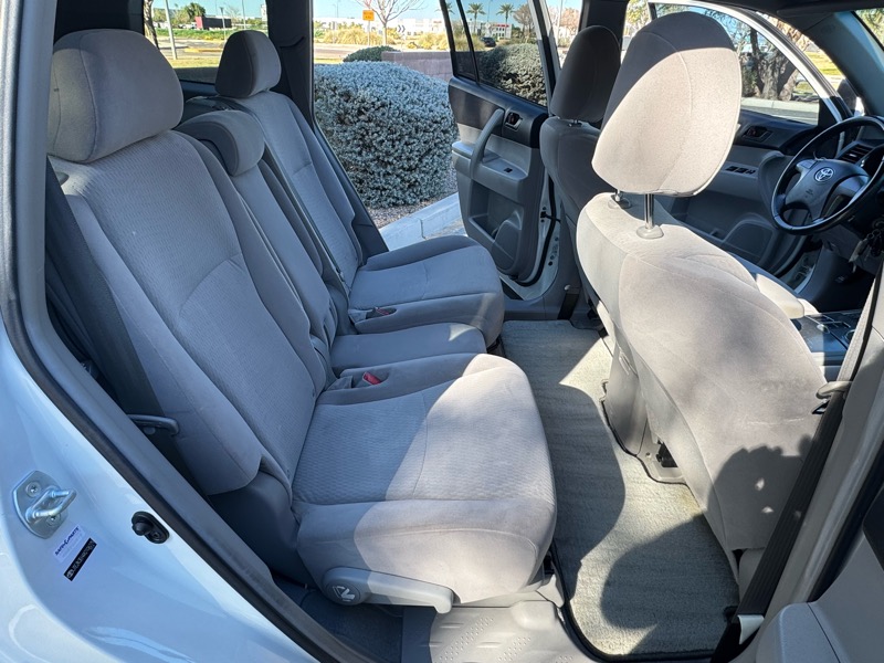 Toyota Highlander Base 2WD V6 2010