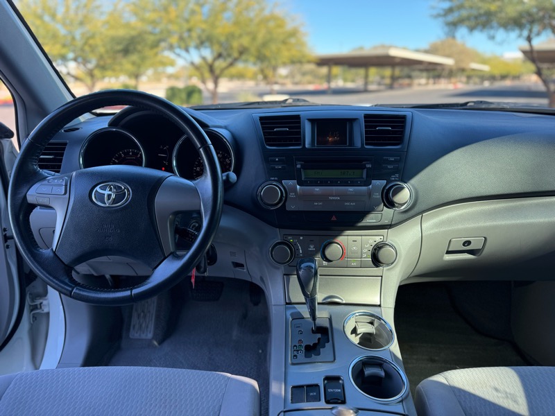 Toyota Highlander Base 2WD V6 2010