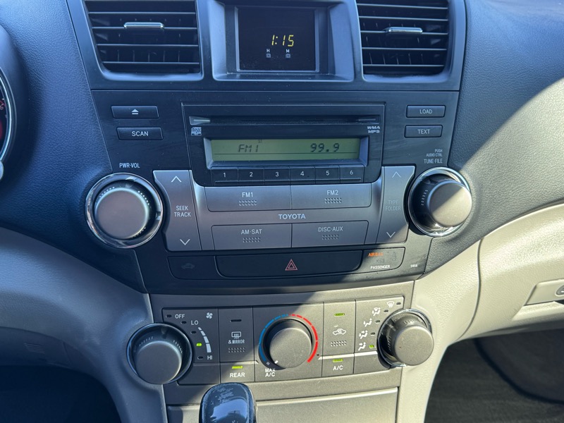 Toyota Highlander Base 2WD V6 2010