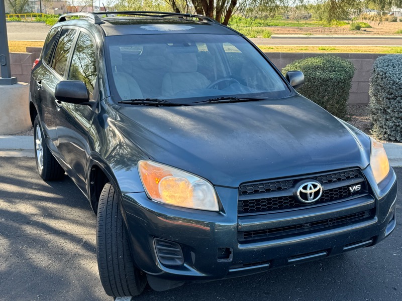 Toyota RAV4 Base V6 4WD 2011
