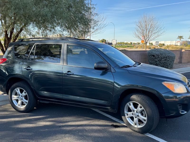 Toyota RAV4 Base V6 4WD 2011