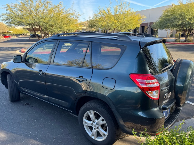 Toyota RAV4 Base V6 4WD 2011