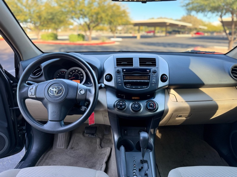 Toyota RAV4 Base V6 4WD 2011