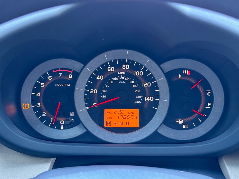 Toyota RAV4 Base V6 4WD 2011