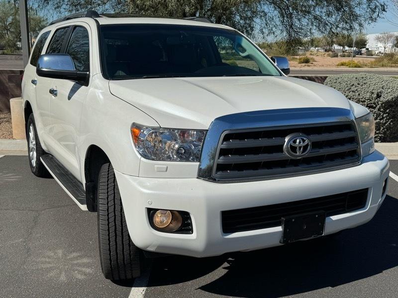 Toyota Sequoia Plantium 4WD FFV 2014
