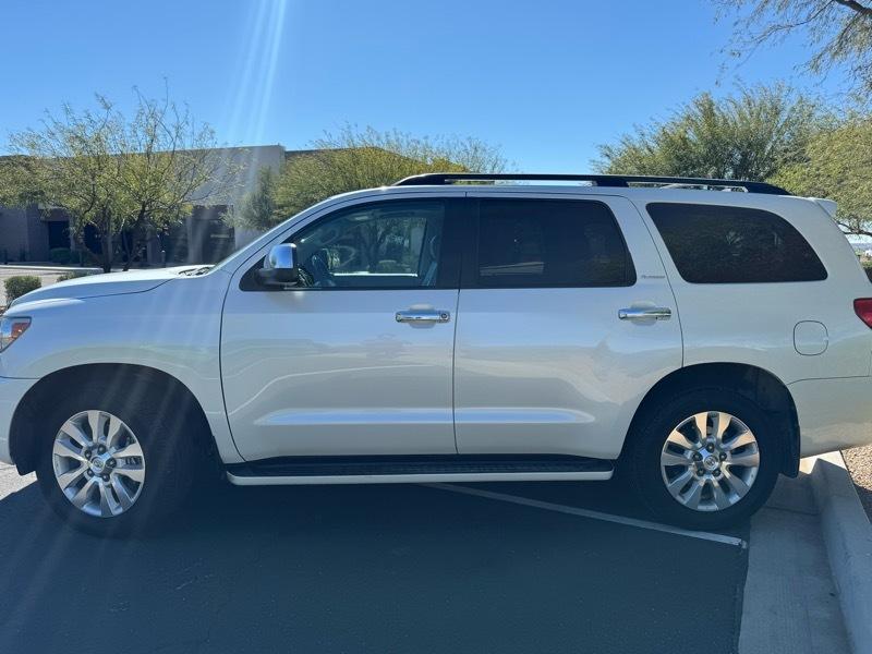 Toyota Sequoia Plantium 4WD FFV 2014