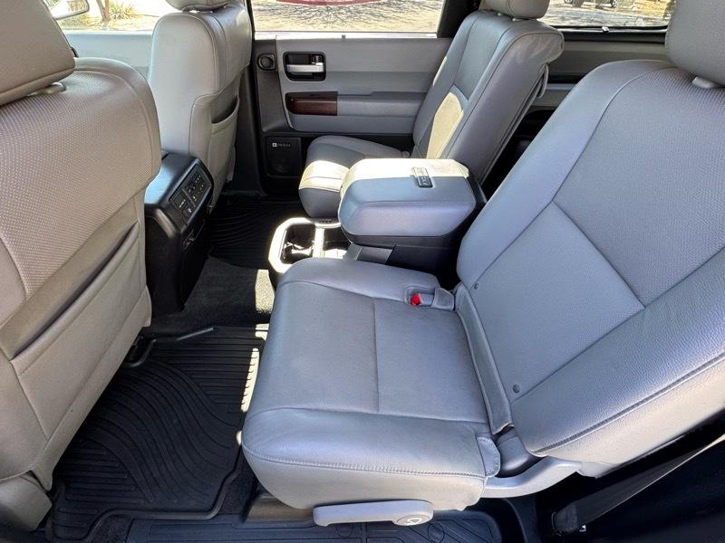 Toyota Sequoia Plantium 4WD FFV 2014