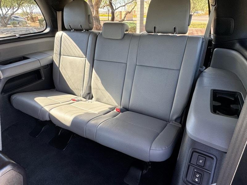 Toyota Sequoia Plantium 4WD FFV 2014