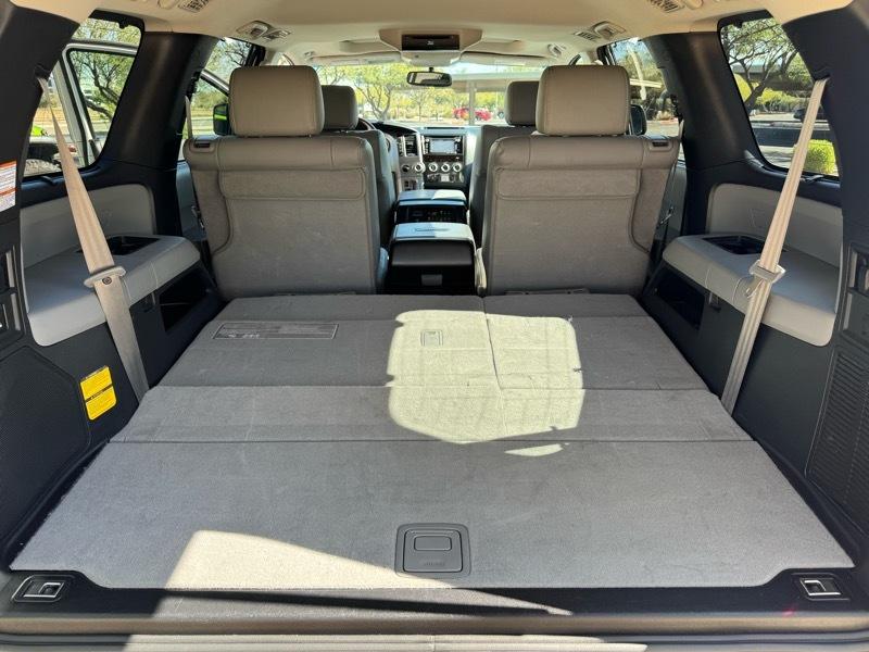 Toyota Sequoia Plantium 4WD FFV 2014