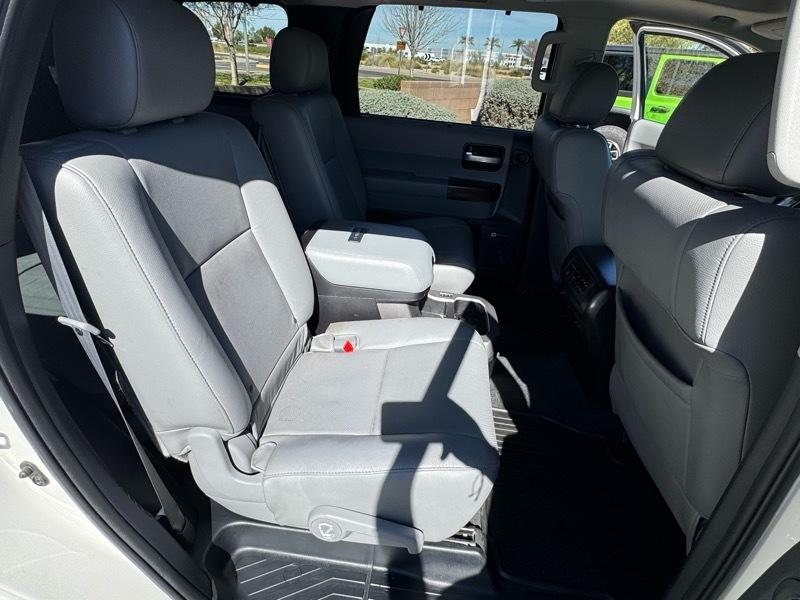 Toyota Sequoia Plantium 4WD FFV 2014