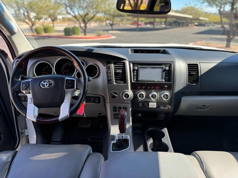 Toyota Sequoia Plantium 4WD FFV 2014