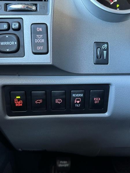 Toyota Sequoia Plantium 4WD FFV 2014