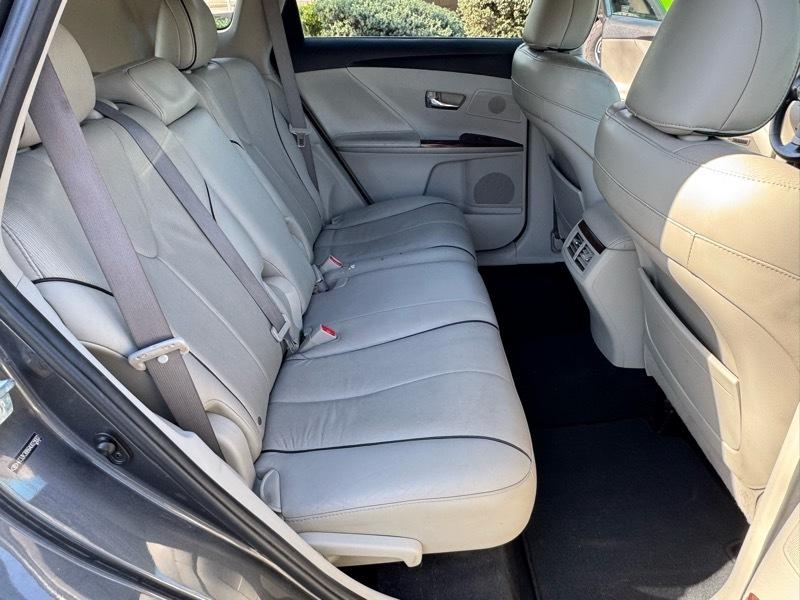 Toyota Venza FWD V6 2010