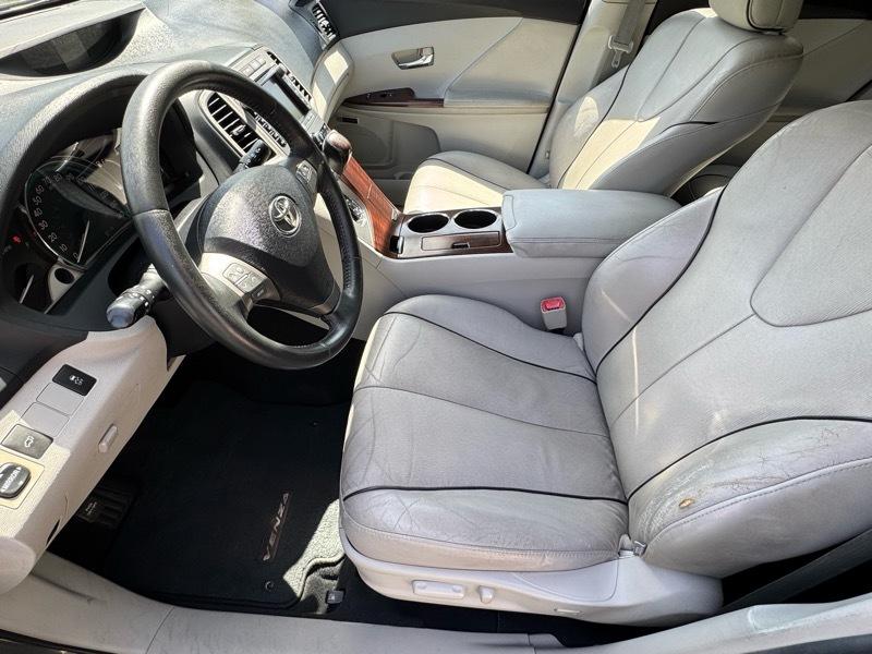 Toyota Venza FWD V6 2010