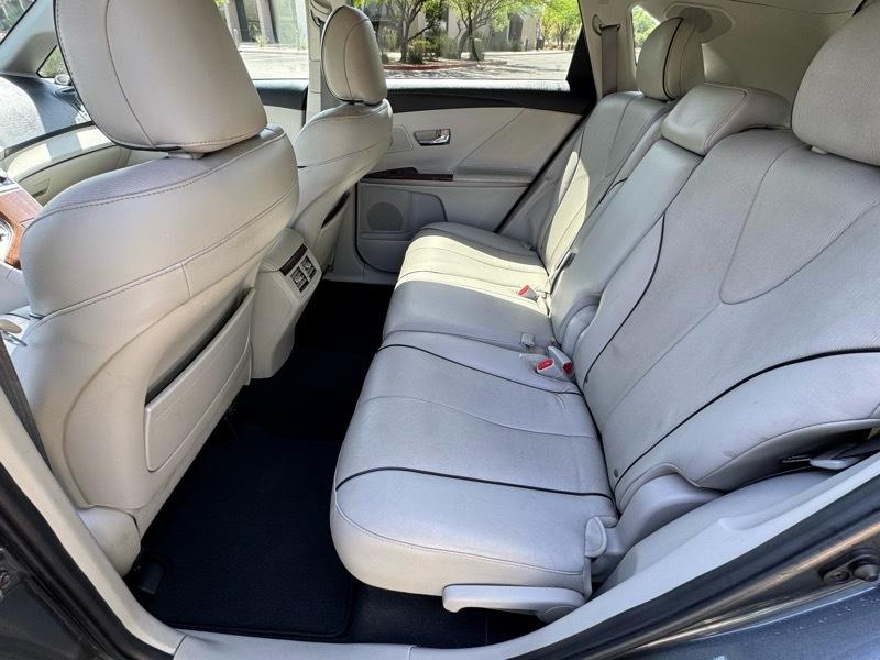 Toyota Venza FWD V6 2010