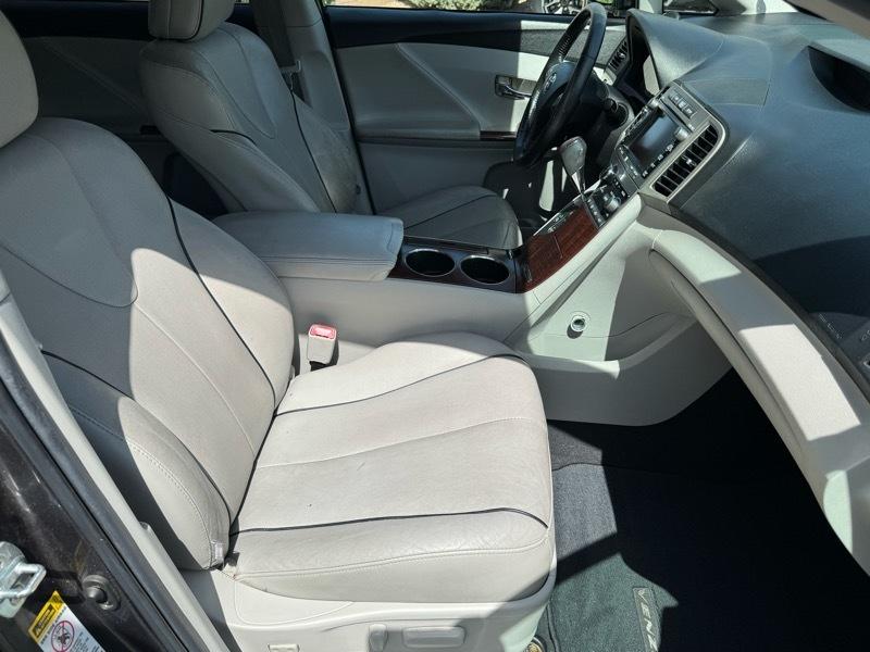 Toyota Venza FWD V6 2010