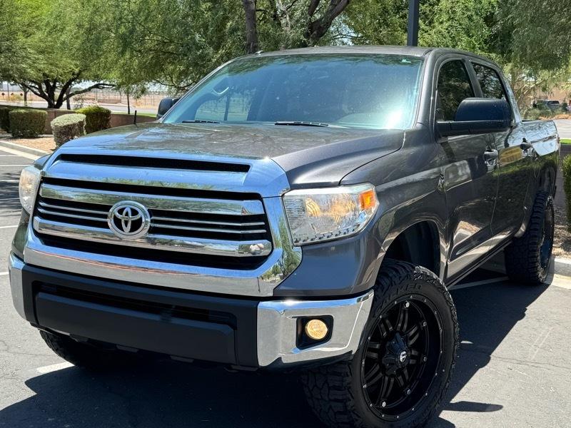Toyota Tundra SR5 5.7L V8 FFV CrewMax 4WD 2017