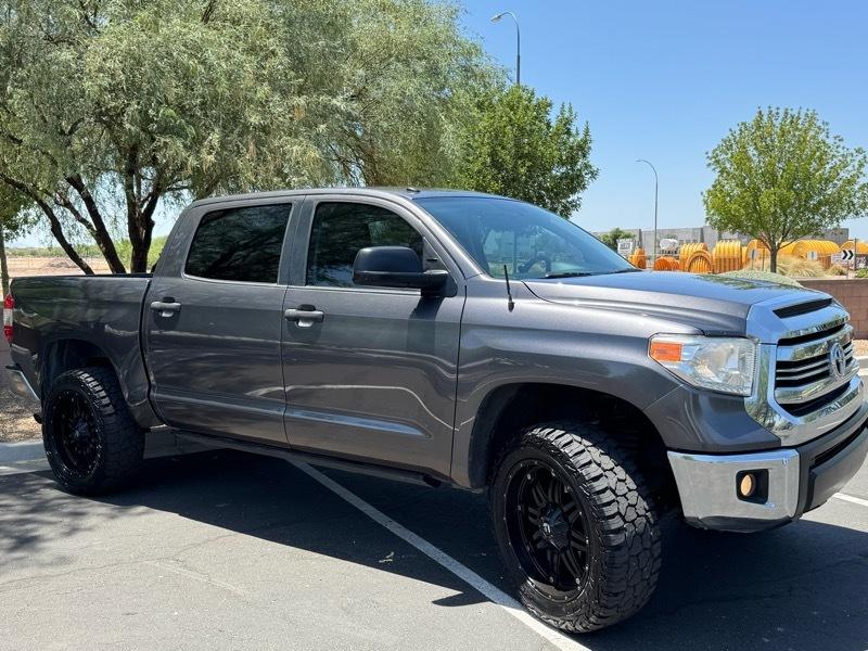 Toyota Tundra SR5 5.7L V8 FFV CrewMax 4WD 2017