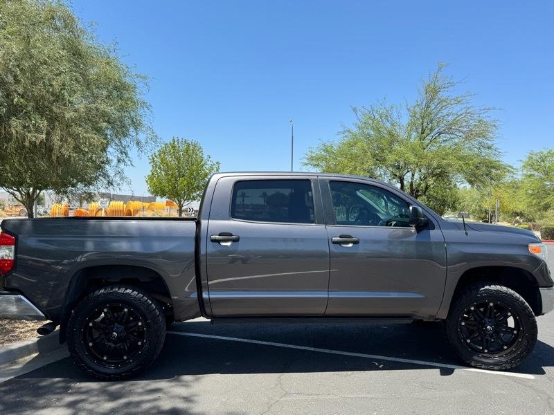 Toyota Tundra SR5 5.7L V8 FFV CrewMax 4WD 2017